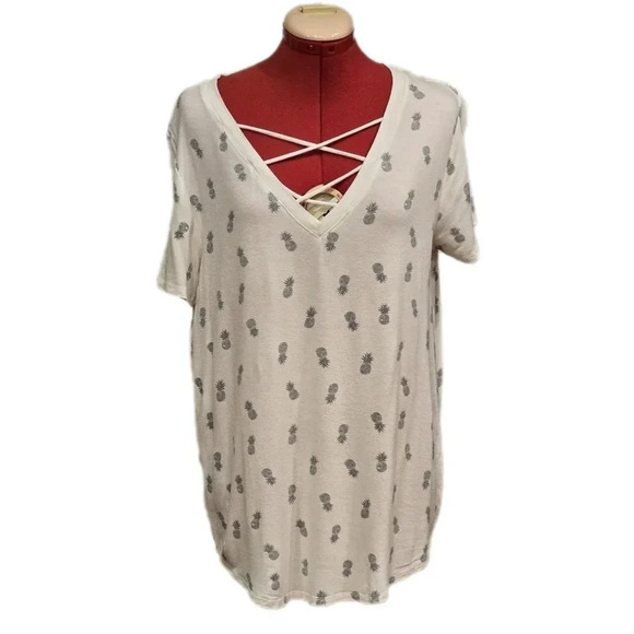 Zoe + Liv, Size XL, Off-White Tee w/Silver Pineapples Print - Picture 6 of 11